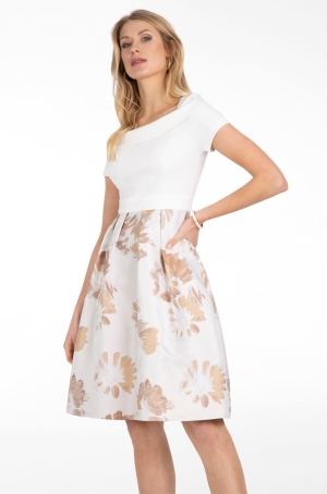 Apart női ruha felül krém,alul brokát