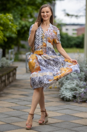 Dolcezza női ruha rövidujjú,derékban szabott,állónyakú