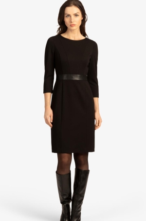 Apart női ruha egyenes szabású,3/4-es ujjú, hátúl cipzáros