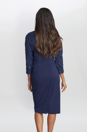 Gina Bacconi  női ruha felül csipke,alul jersey,derekán öves