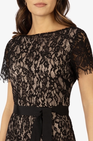 Apart női ruha, csupacsipke, rövidujjú, megkötős