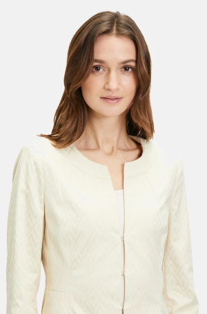 Betty Barclay női zakó, hosszított, kapcsos, zsebes, chanel